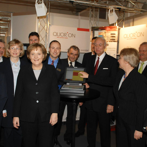 CeBIT 2007, Canciller Angela Merkel visita el stand de QUORiON en Alemania